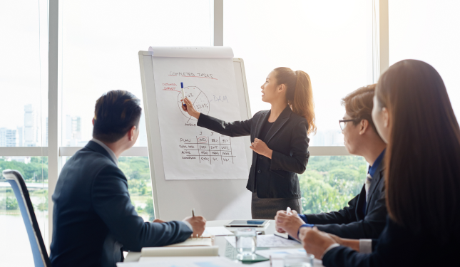 Thực hiện các sản phẩm truyền thông